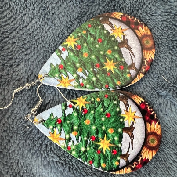 Nomes Christmas earrings - Picture 2 of 3